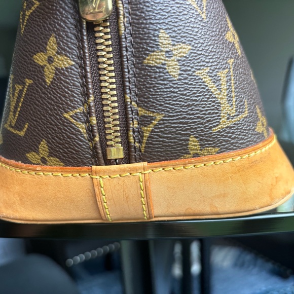 Louis Vuitton Handbag - Picture 10 of 12
